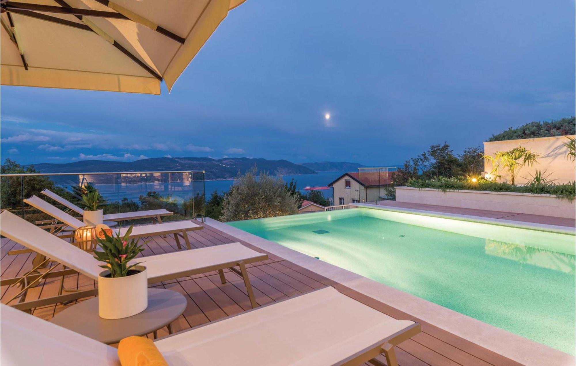 Nice Apartment In Plomin With Jacuzzi Extérieur photo