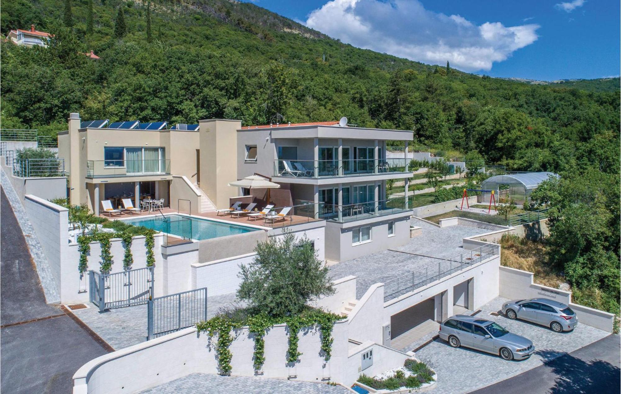 Nice Apartment In Plomin With Jacuzzi Extérieur photo