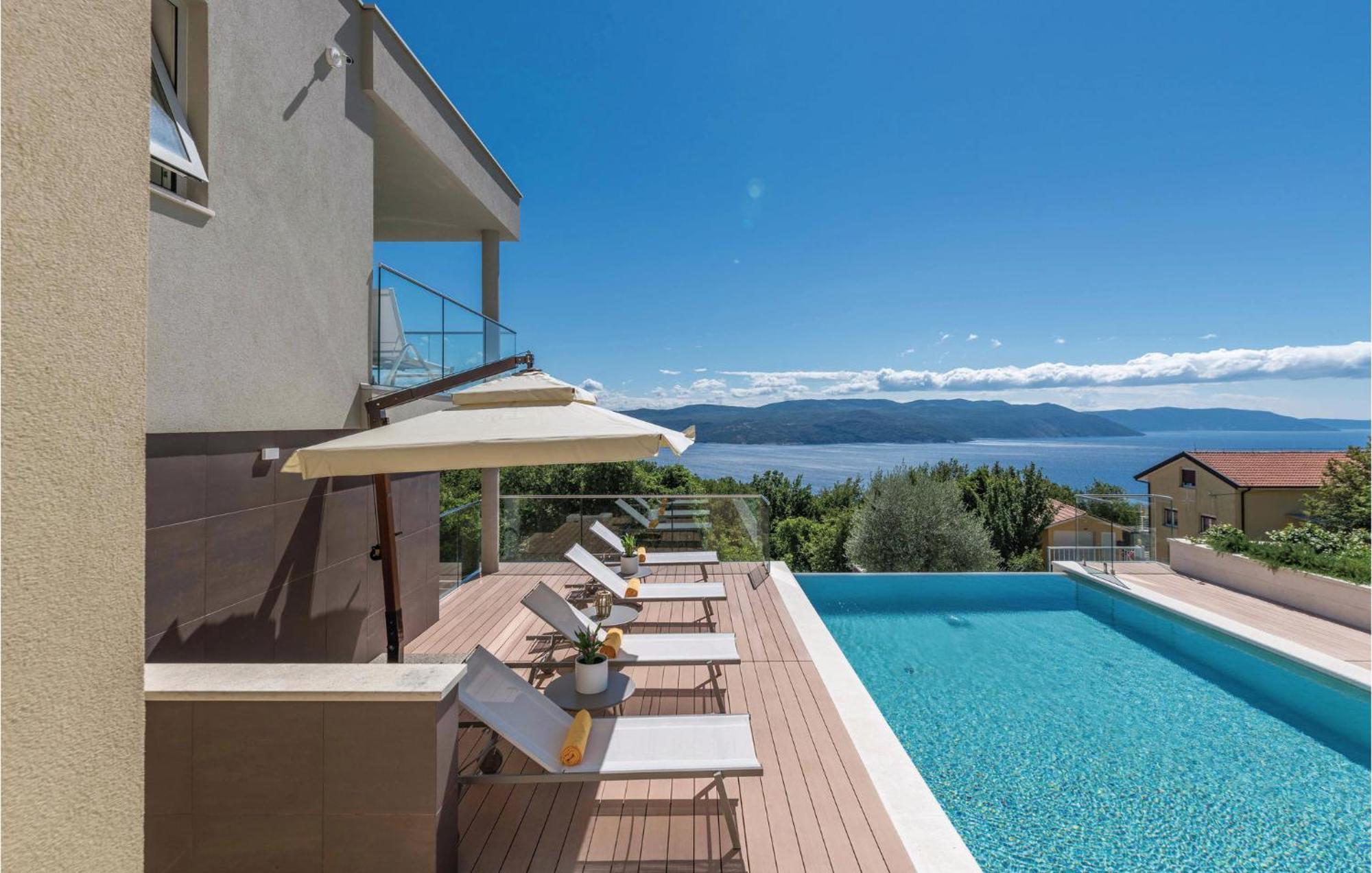 Nice Apartment In Plomin With Jacuzzi Extérieur photo