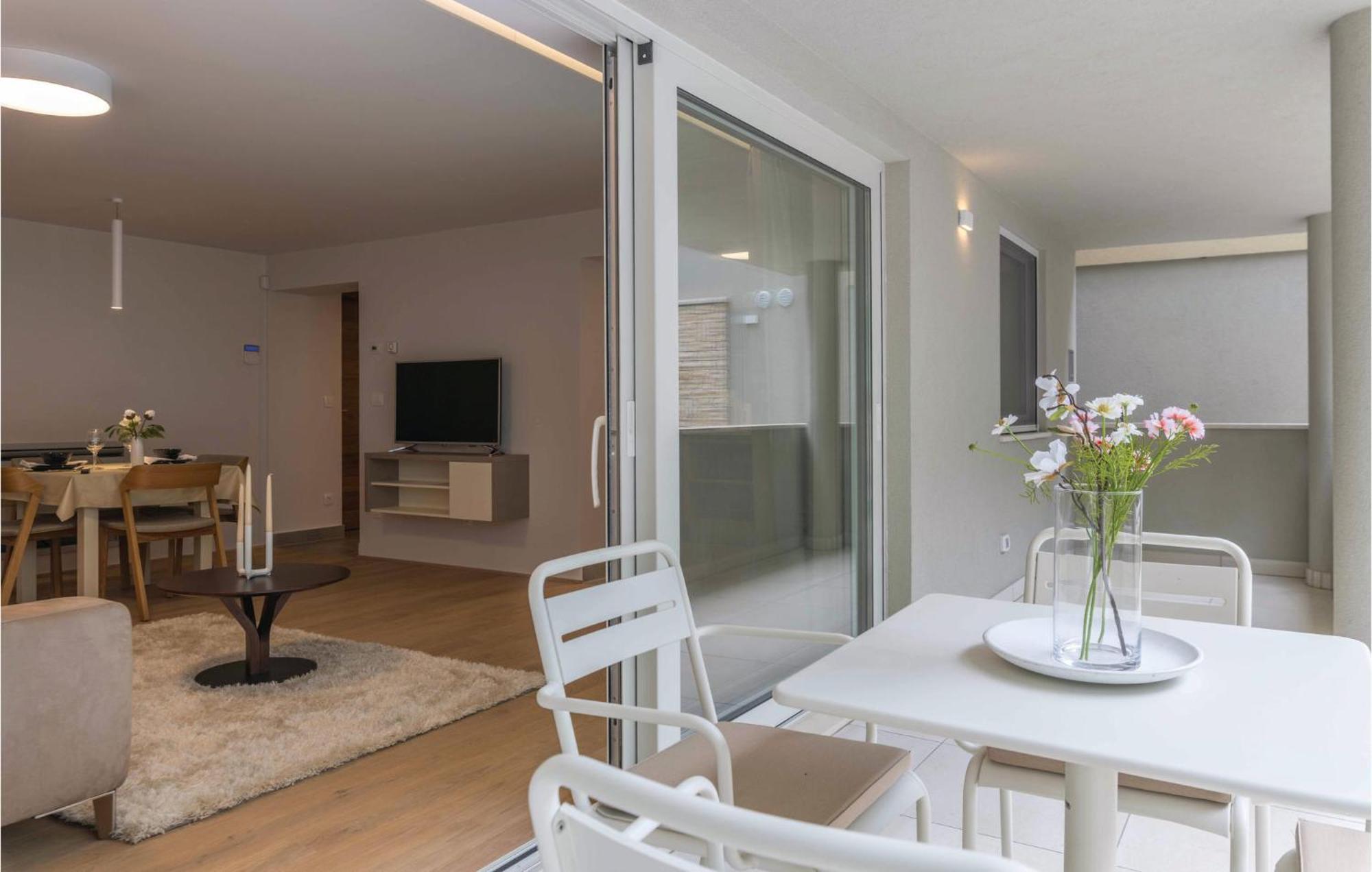 Nice Apartment In Plomin With Jacuzzi Extérieur photo