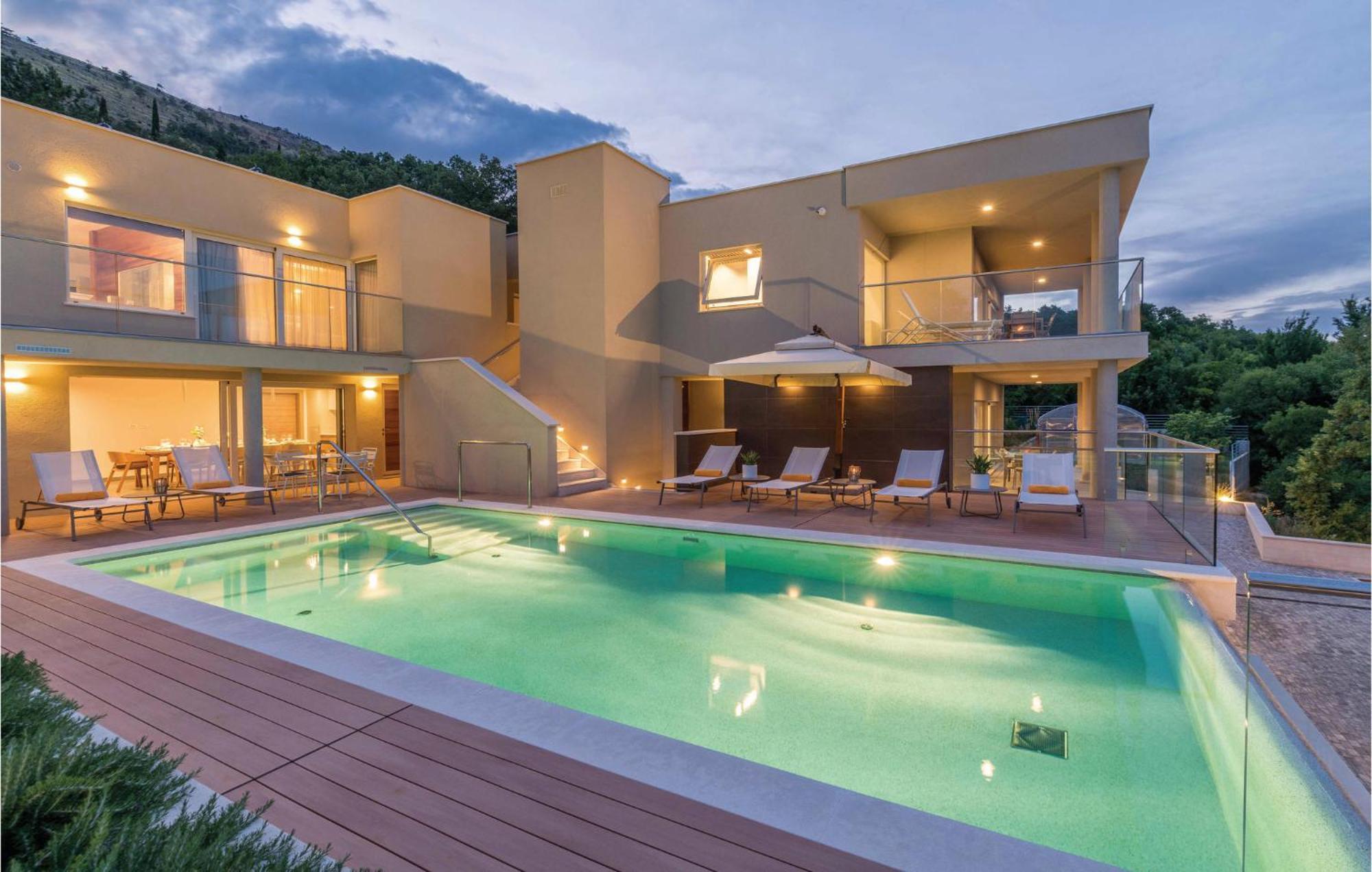 Nice Apartment In Plomin With Jacuzzi Extérieur photo