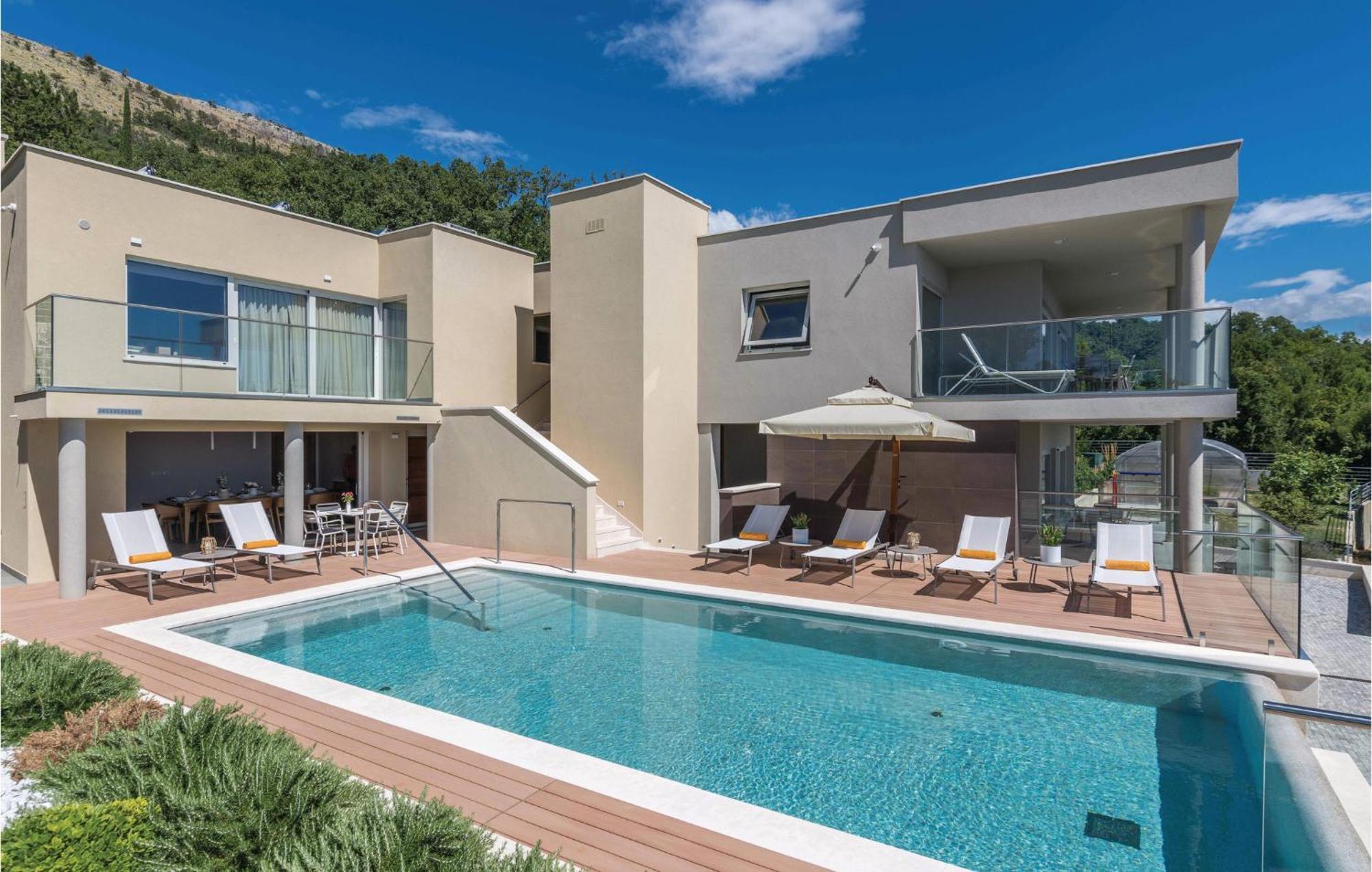 Nice Apartment In Plomin With Jacuzzi Extérieur photo