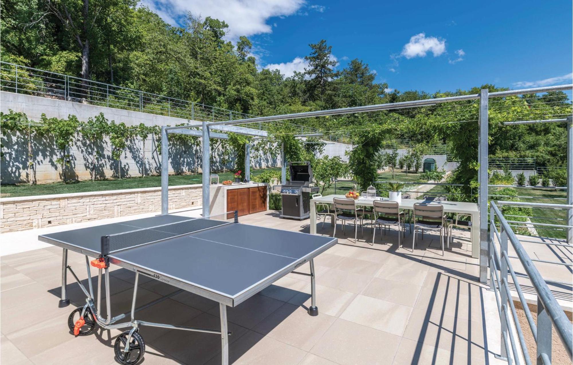 Nice Apartment In Plomin With Jacuzzi Extérieur photo